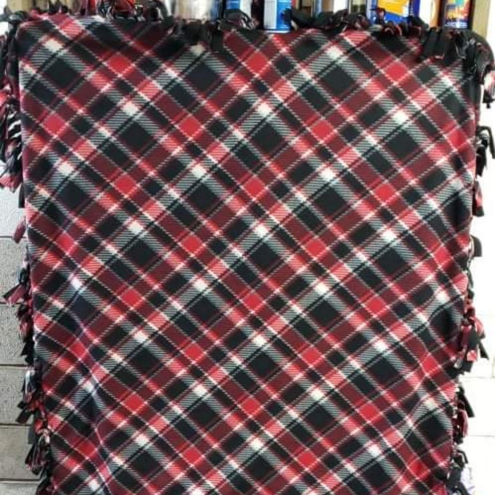 Twist Tie blankie- Black and red stripe